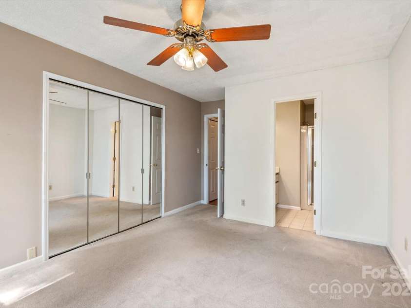 1303 Abbey Circle, Asheville, NC 28805.  MLS# CAR4238070, YatesRealty ID 13426. Primary Bedroom