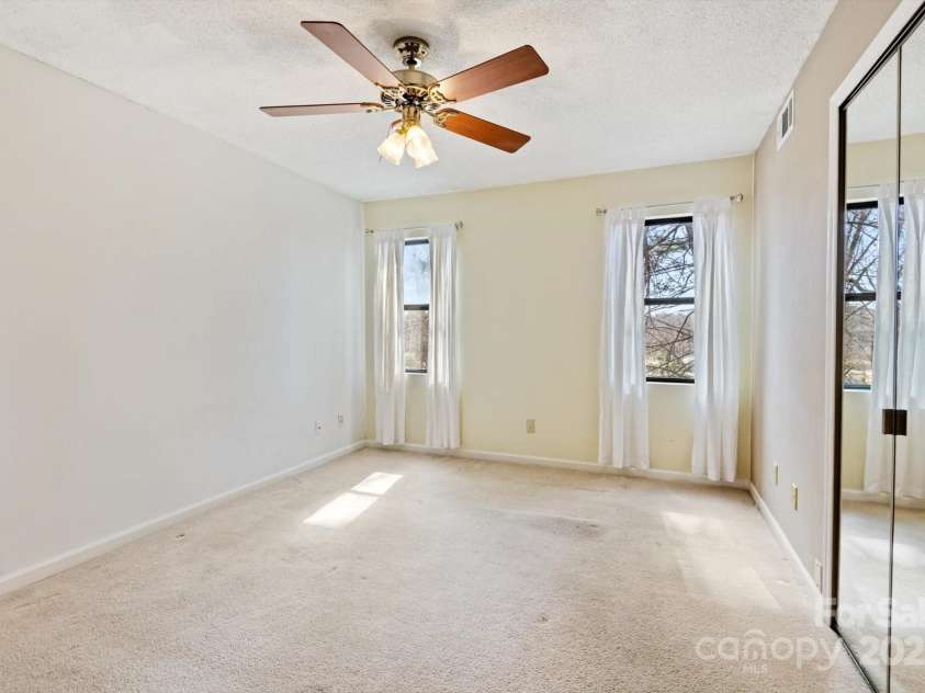 1303 Abbey Circle, Asheville, NC 28805.  MLS# CAR4238070, YatesRealty ID 13426. Primary Bedroom