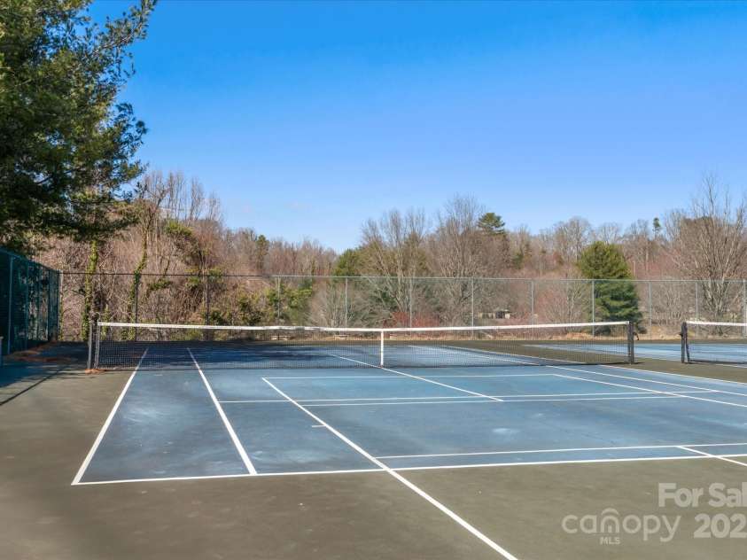 1303 Abbey Circle, Asheville, NC 28805.  MLS# CAR4238070, YatesRealty ID 13426. Tennis Courts