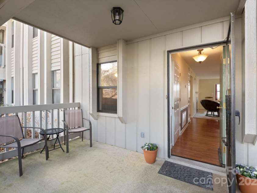 1303 Abbey Circle, Asheville, NC 28805.  MLS# CAR4238070, YatesRealty ID 13426. Welcome home!