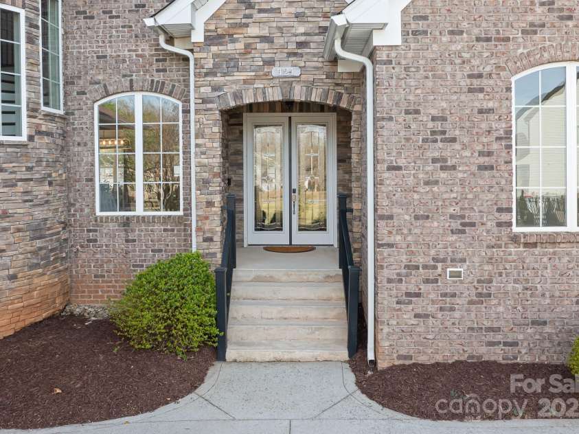 121 Dabbling Duck Circle, Mooresville, NC 28117.  MLS# CAR4232338, YatesRealty ID 13427. Front entrance