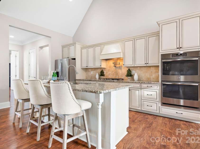 121 Dabbling Duck Circle, Mooresville, NC 28117.  MLS# CAR4232338, YatesRealty ID 13427. Kitchen island