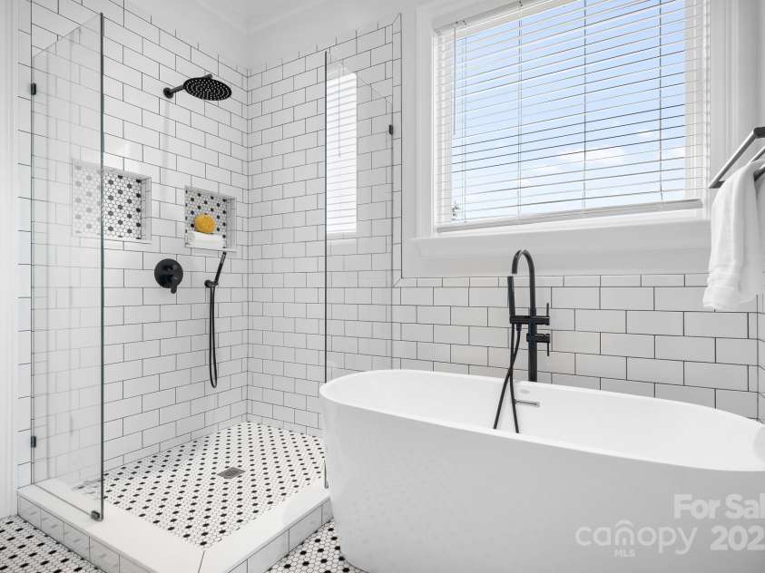 121 Dabbling Duck Circle, Mooresville, NC 28117.  MLS# CAR4232338, YatesRealty ID 13427. Primary bath soaking tub and shower