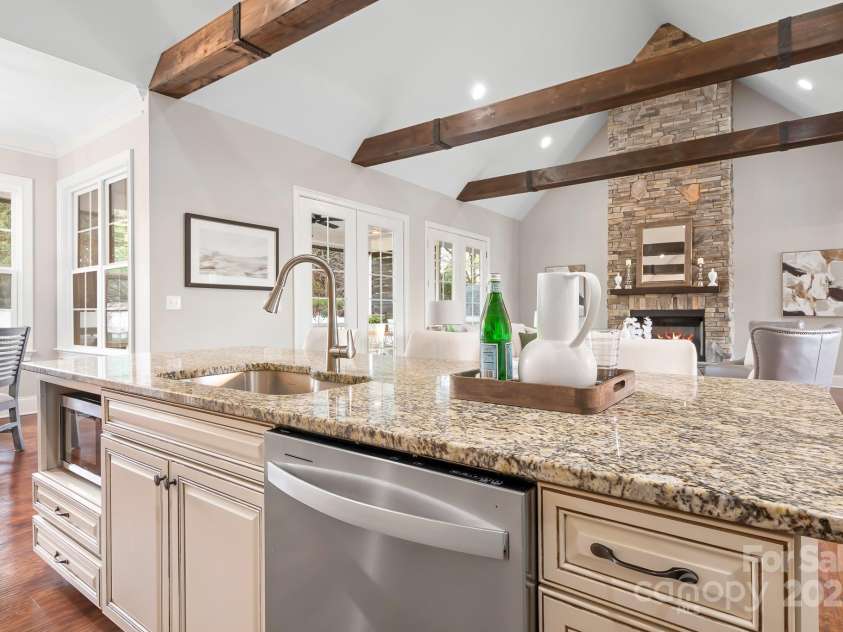 121 Dabbling Duck Circle, Mooresville, NC 28117.  MLS# CAR4232338, YatesRealty ID 13427. Vaulted ceilings in great room and kitchen