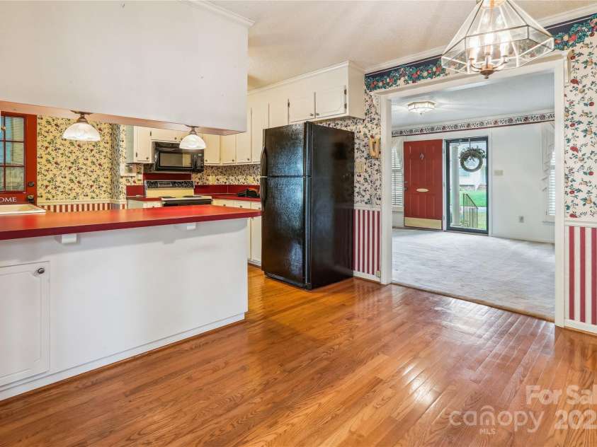1007 Wentworth Drive, Kannapolis, NC 28081.  MLS# CAR4225194, YatesRealty ID 13428. Kitchen
