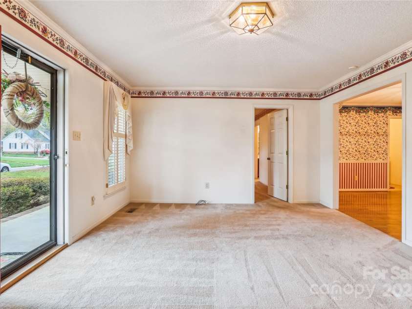 1007 Wentworth Drive, Kannapolis, NC 28081.  MLS# CAR4225194, YatesRealty ID 13428. Living Room
