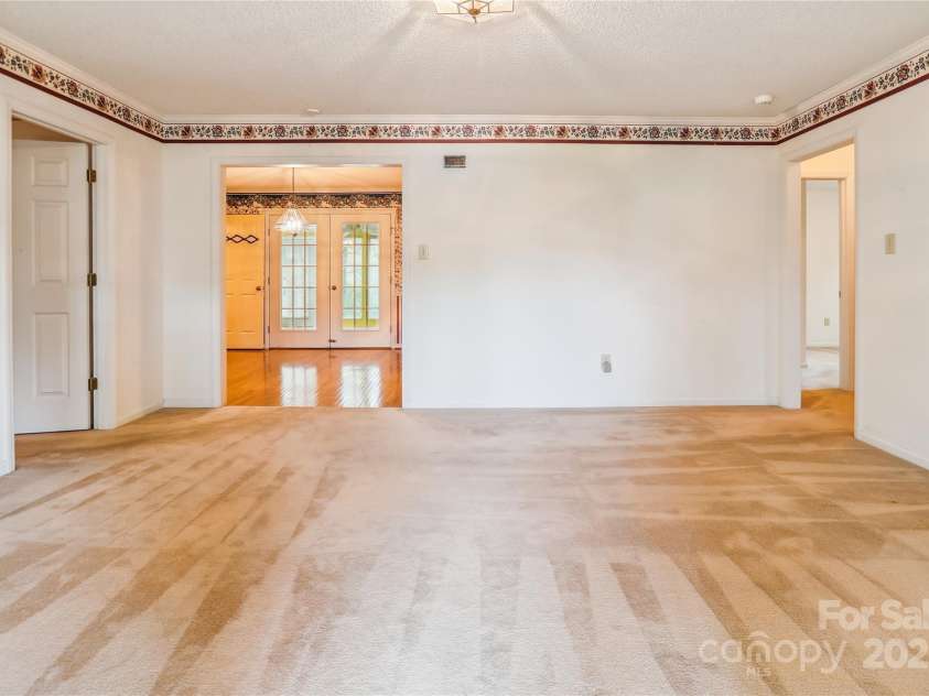 1007 Wentworth Drive, Kannapolis, NC 28081.  MLS# CAR4225194, YatesRealty ID 13428. Living room