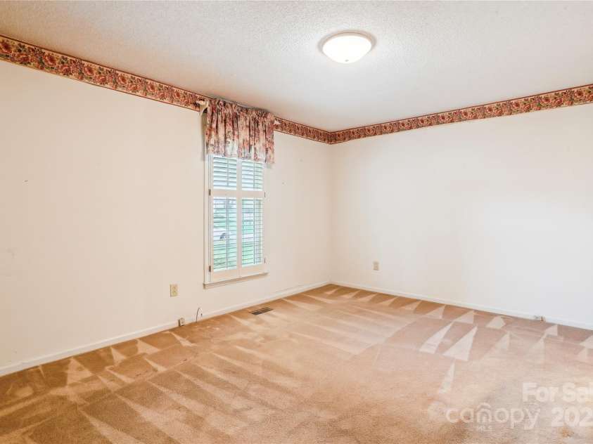1007 Wentworth Drive, Kannapolis, NC 28081.  MLS# CAR4225194, YatesRealty ID 13428. Primary bedroom