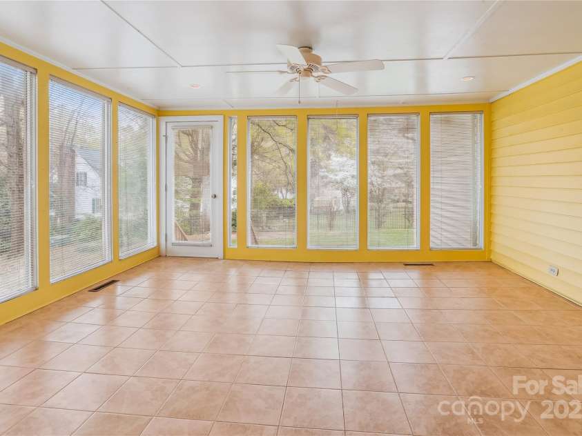 1007 Wentworth Drive, Kannapolis, NC 28081.  MLS# CAR4225194, YatesRealty ID 13428. Sunroom