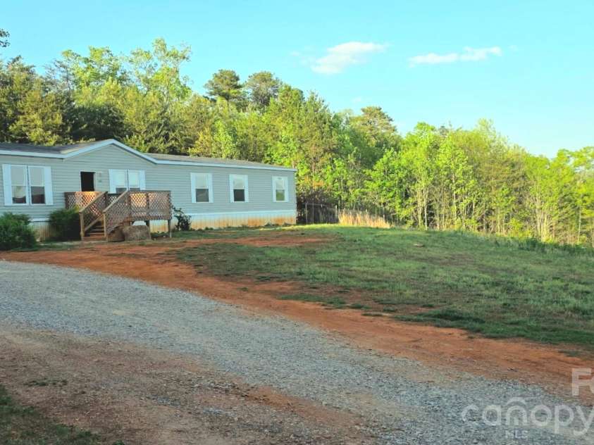400 Mac Drive, Marion, NC 28752.  MLS# CAR4371147, YatesRealty ID 13429. 