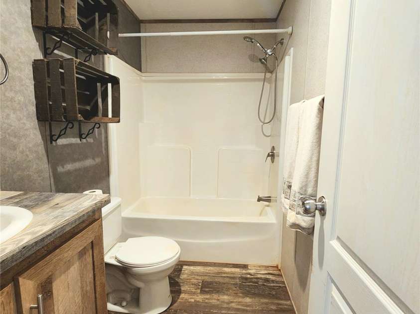 400 Mac Drive, Marion, NC 28752.  MLS# CAR4371147, YatesRealty ID 13429. Bathroom 2