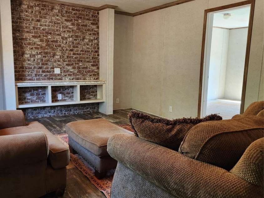 400 Mac Drive, Marion, NC 28752.  MLS# CAR4371147, YatesRealty ID 13429. Family Room