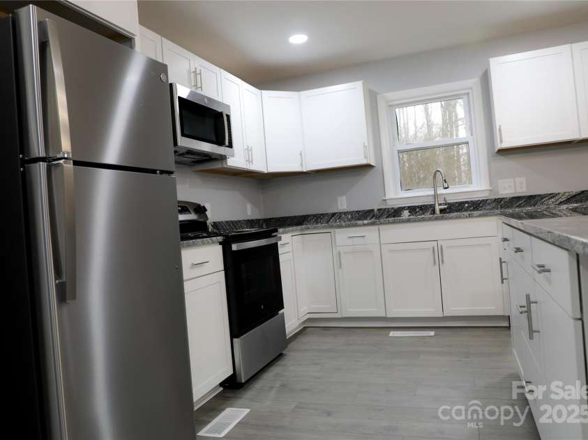 31655 Pinewood Drive, New London, NC 28127.  MLS# CAR4205536, YatesRealty ID 1343. Kitchen area