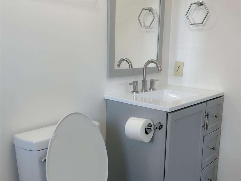 31655 Pinewood Drive, New London, NC 28127.  MLS# CAR4205536, YatesRealty ID 1343. Primary Bedroom Bathroom