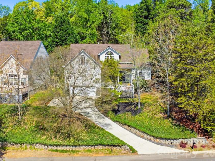 9101 Pitcairn Drive, Tega Cay, SC 29708.  MLS# CAR4363798, YatesRealty ID 13430. 