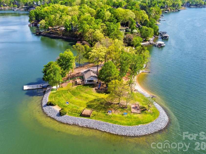 9101 Pitcairn Drive, Tega Cay, SC 29708.  MLS# CAR4363798, YatesRealty ID 13430. 