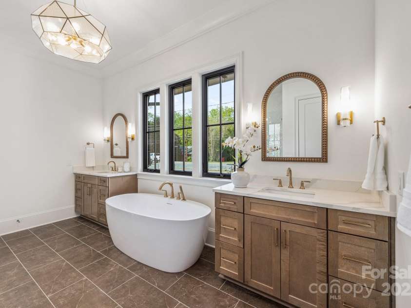 626 Concord Road, Davidson, NC 28036.  MLS# CAR4160733, YatesRealty ID 13431. Primary Bath