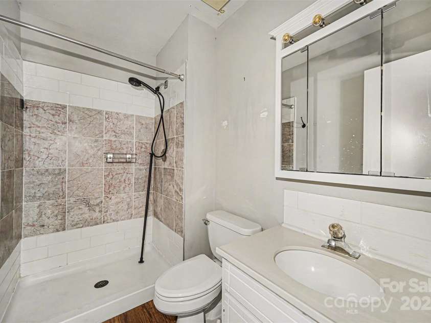 7913 Horse Chestnut Lane, Charlotte, NC 28277.  MLS# CAR4332056, YatesRealty ID 13431. Primary Bathroom
