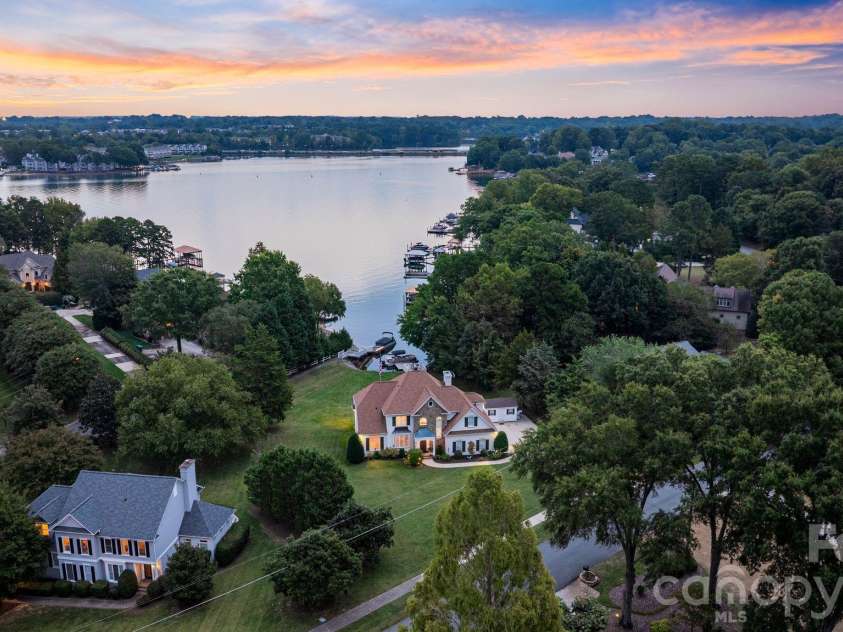 21216 Norman Shores Drive, Cornelius, NC 28031.  MLS# CAR4352622, YatesRealty ID 13432. 