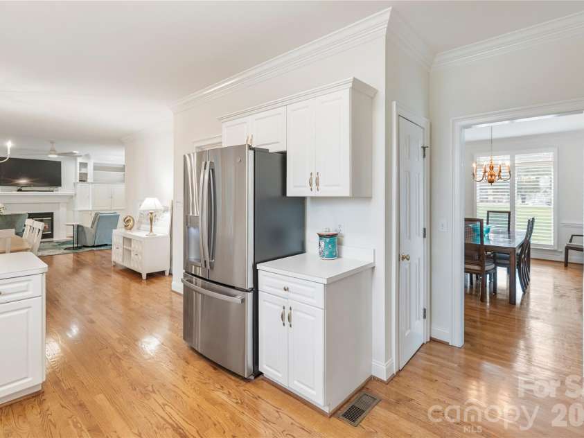 21216 Norman Shores Drive, Cornelius, NC 28031.  MLS# CAR4352622, YatesRealty ID 13432. 