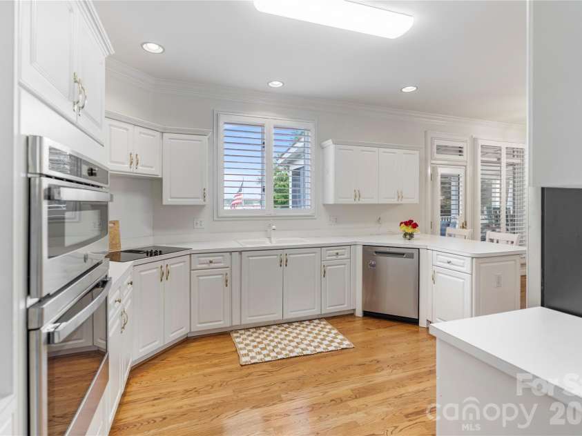 21216 Norman Shores Drive, Cornelius, NC 28031.  MLS# CAR4352622, YatesRealty ID 13432. 