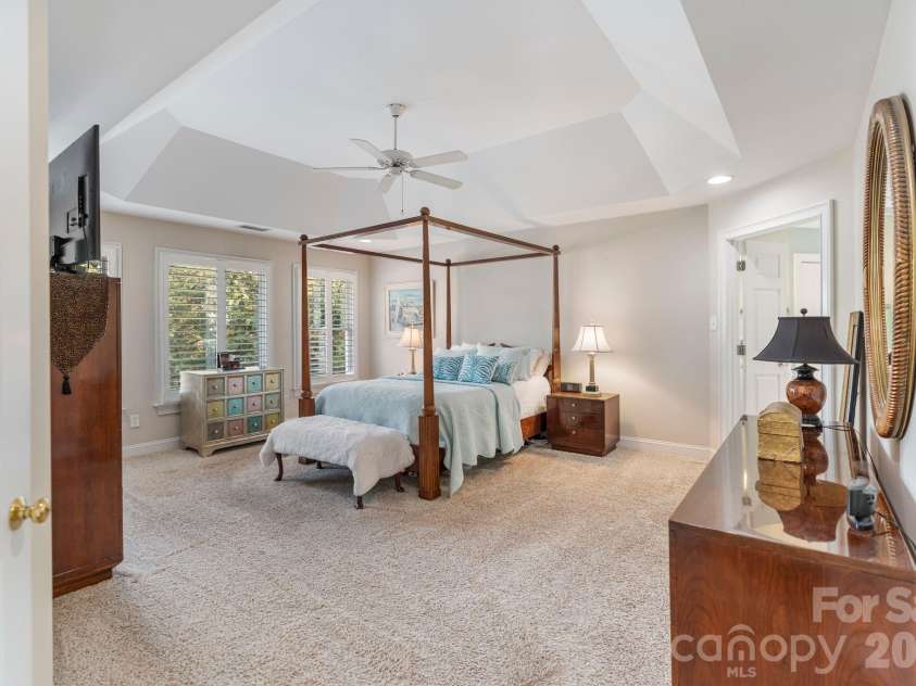 21216 Norman Shores Drive, Cornelius, NC 28031.  MLS# CAR4352622, YatesRealty ID 13432. 