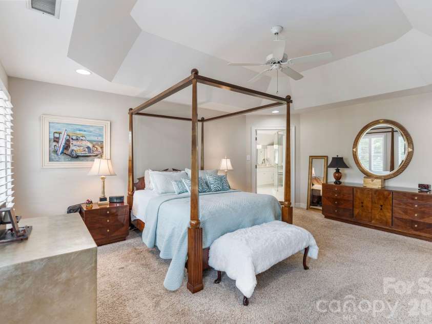 21216 Norman Shores Drive, Cornelius, NC 28031.  MLS# CAR4352622, YatesRealty ID 13432. 
