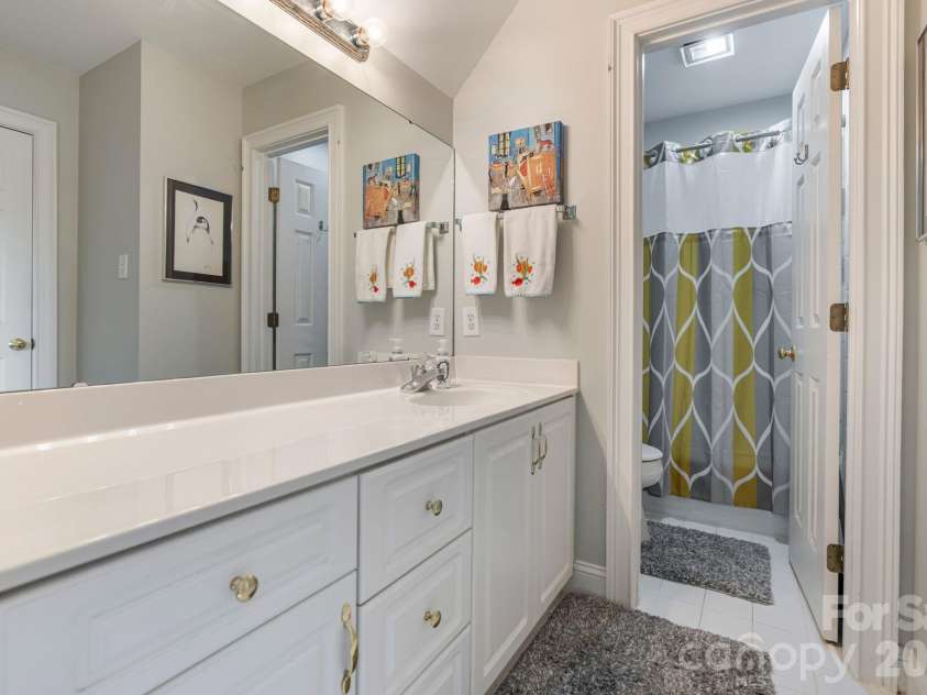 21216 Norman Shores Drive, Cornelius, NC 28031.  MLS# CAR4352622, YatesRealty ID 13432. 