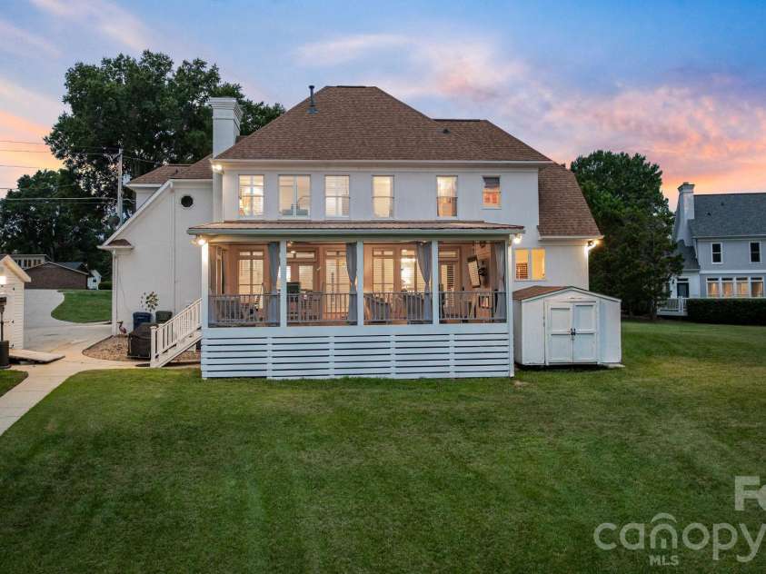 21216 Norman Shores Drive, Cornelius, NC 28031.  MLS# CAR4352622, YatesRealty ID 13432. 