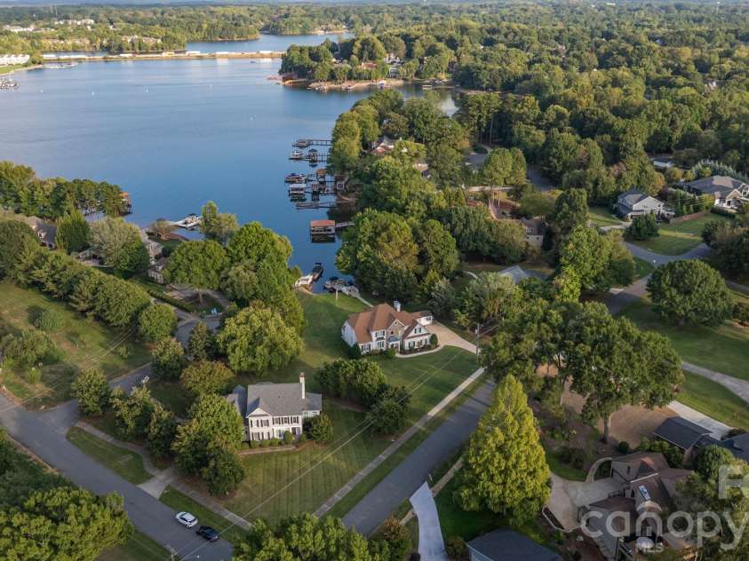 21216 Norman Shores Drive, Cornelius, NC 28031.  MLS# CAR4352622, YatesRealty ID 13432. 
