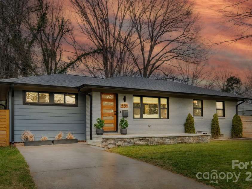 531 Manhasset Road, Charlotte, NC 28209.  MLS# CAR4217277, YatesRealty ID 13433. 