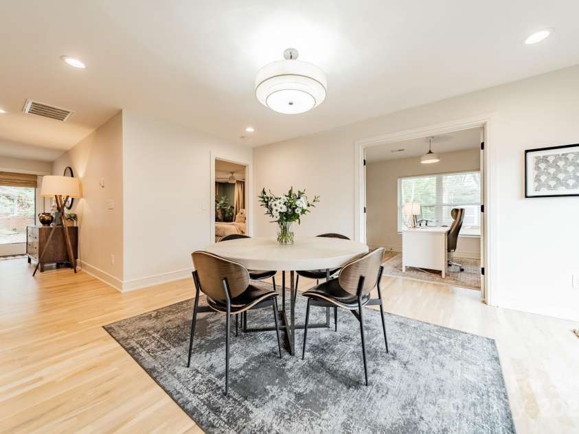 531 Manhasset Road, Charlotte, NC 28209.  MLS# CAR4217277, YatesRealty ID 13433. Breakfast Area