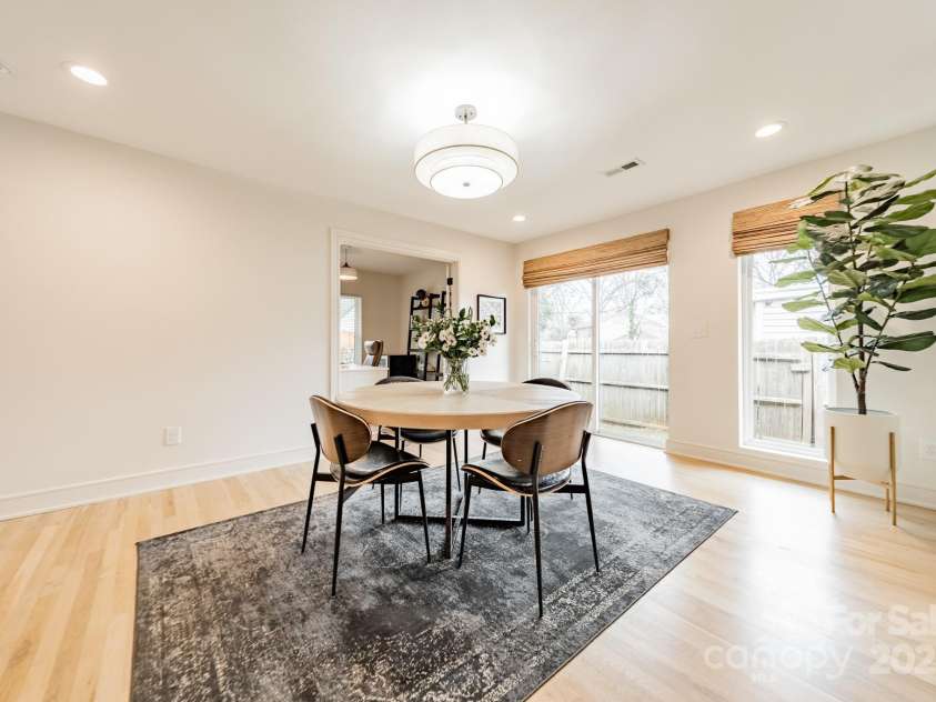 531 Manhasset Road, Charlotte, NC 28209.  MLS# CAR4217277, YatesRealty ID 13433. Breakfast Area