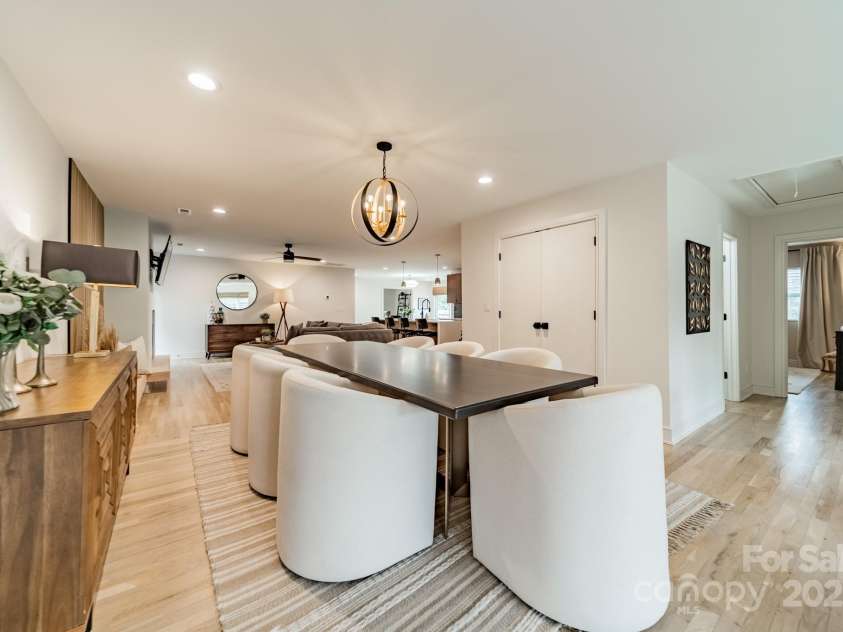 531 Manhasset Road, Charlotte, NC 28209.  MLS# CAR4217277, YatesRealty ID 13433. Dining Area