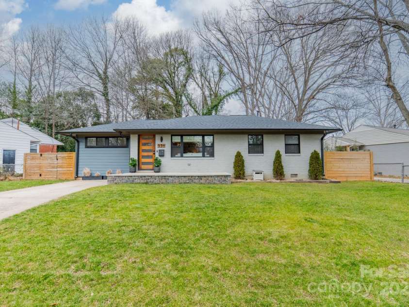 531 Manhasset Road, Charlotte, NC 28209.  MLS# CAR4217277, YatesRealty ID 13433. Front of Home