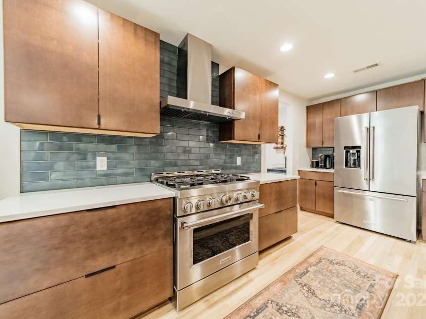 531 Manhasset Road, Charlotte, NC 28209.  MLS# CAR4217277, YatesRealty ID 13433. Kitchen