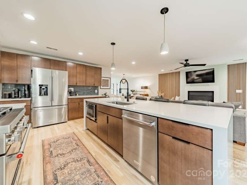 531 Manhasset Road, Charlotte, NC 28209.  MLS# CAR4217277, YatesRealty ID 13433. Kitchen