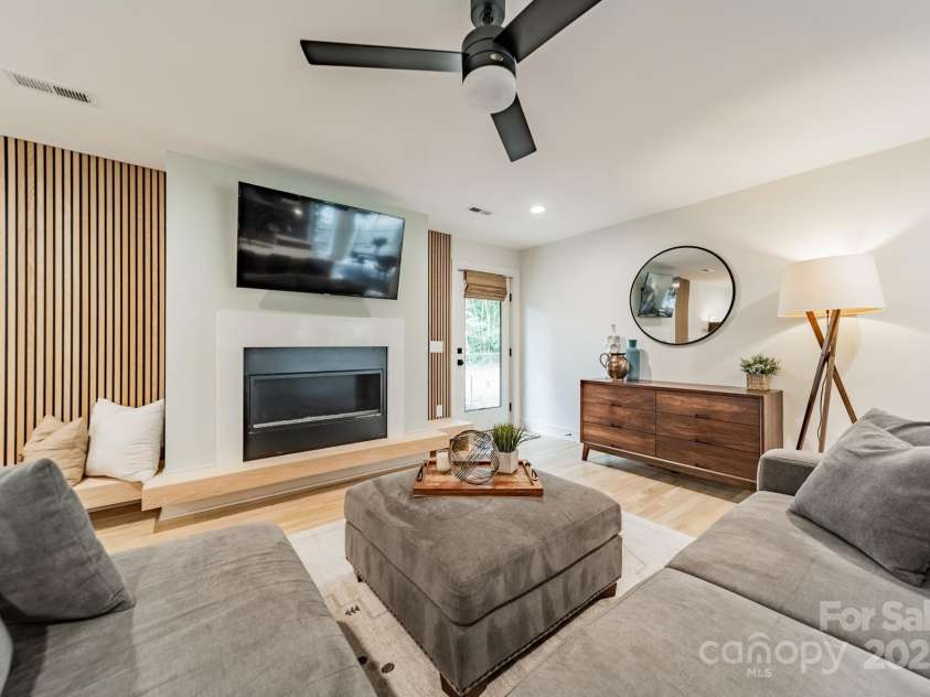 531 Manhasset Road, Charlotte, NC 28209.  MLS# CAR4217277, YatesRealty ID 13433. Living Area