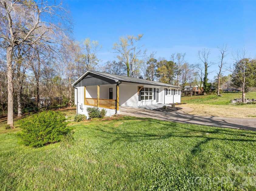 1105 Stanton Drive, Shelby, NC 28150.  MLS# CAR4359295, YatesRealty ID 13435. 
