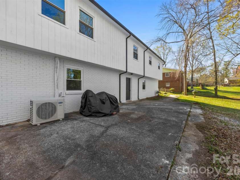 1105 Stanton Drive, Shelby, NC 28150.  MLS# CAR4359295, YatesRealty ID 13435. 