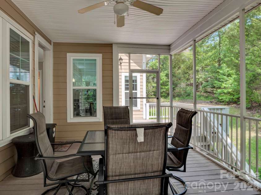 242 Wren Creek Circle, Blythewood, SC 29016.  MLS# CAR4368779, YatesRealty ID 13438. 