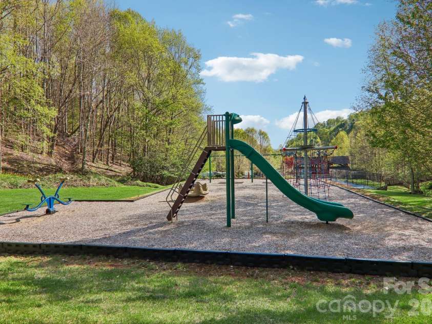 191 Ivy Way, Mars Hill, NC 28754.  MLS# CAR4308782, YatesRealty ID 1344. 