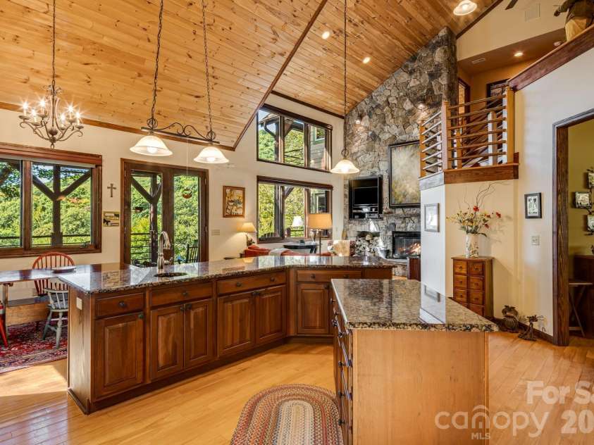 191 Ivy Way, Mars Hill, NC 28754.  MLS# CAR4308782, YatesRealty ID 1344. Center prep island with dining bar.