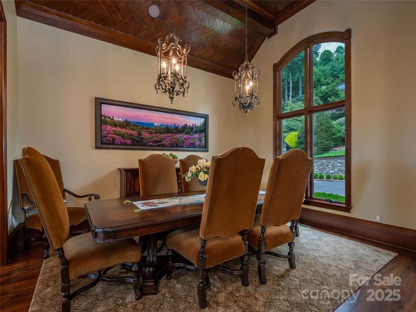 307 Piney Knoll Lane, Hendersonville, NC 28739.  MLS# CAR4227862, YatesRealty ID 1344. 