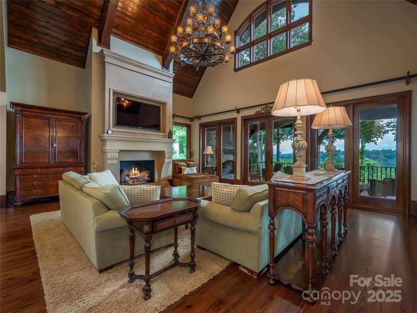 307 Piney Knoll Lane, Hendersonville, NC 28739.  MLS# CAR4227862, YatesRealty ID 1344. 