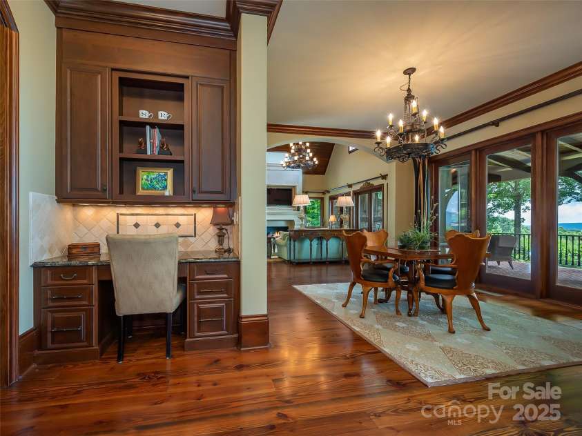 307 Piney Knoll Lane, Hendersonville, NC 28739.  MLS# CAR4227862, YatesRealty ID 1344. 