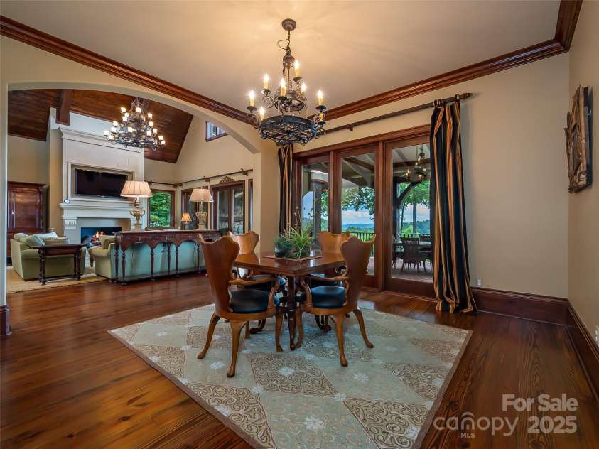 307 Piney Knoll Lane, Hendersonville, NC 28739.  MLS# CAR4227862, YatesRealty ID 1344. 