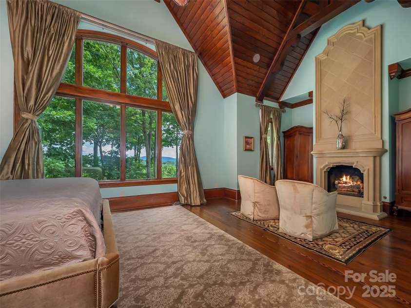 307 Piney Knoll Lane, Hendersonville, NC 28739.  MLS# CAR4227862, YatesRealty ID 1344. 