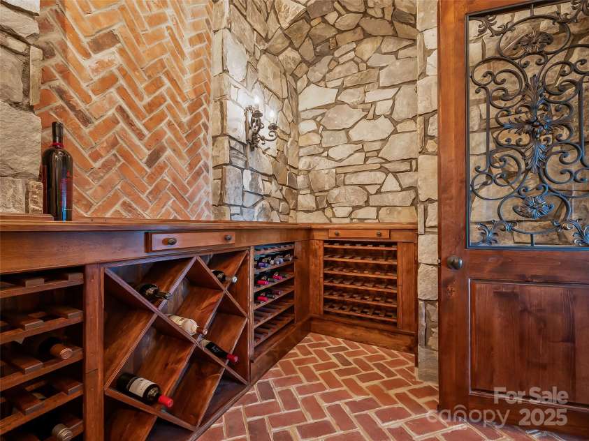 307 Piney Knoll Lane, Hendersonville, NC 28739.  MLS# CAR4227862, YatesRealty ID 1344. 