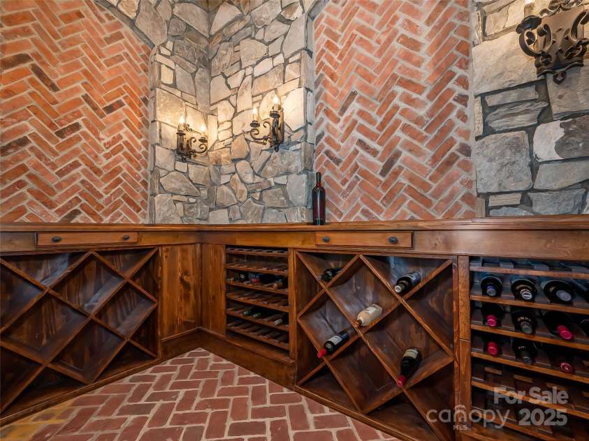 307 Piney Knoll Lane, Hendersonville, NC 28739.  MLS# CAR4227862, YatesRealty ID 1344. 